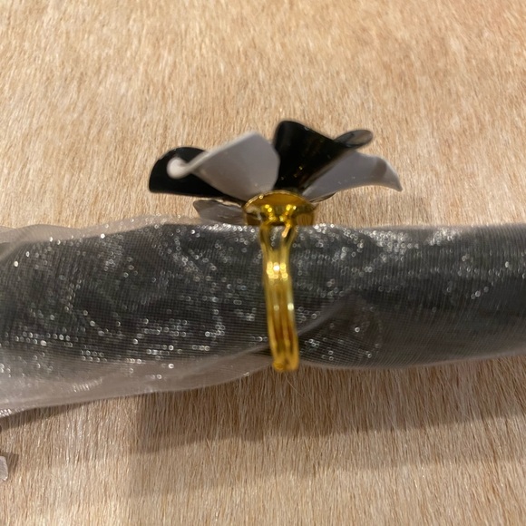 Vintage ring Adjustable size 6 to 10 - Picture 2 of 3